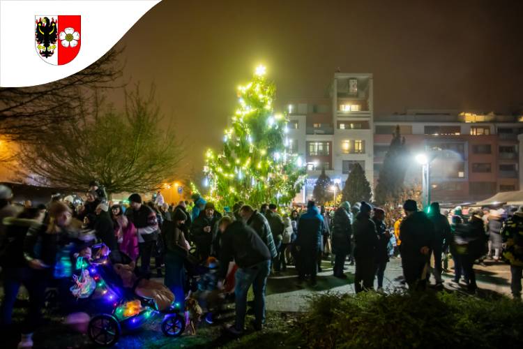 Děkujeme všem, kteří se podíleli na organizaci této tradiční předvánoční akce. Velké díky patří nejen návštěvníkům, ale i všem účinkujícím.     Chcete-li nasát vánoční atmosféru, nahlédněte do fotogalerie níže.