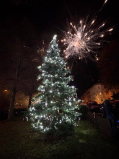 Rozsvícení vánočního stromečku v Neštěmicích se opět povedlo, děkujeme všem za báječnou atmosféru a těšíme se na další společné akce!