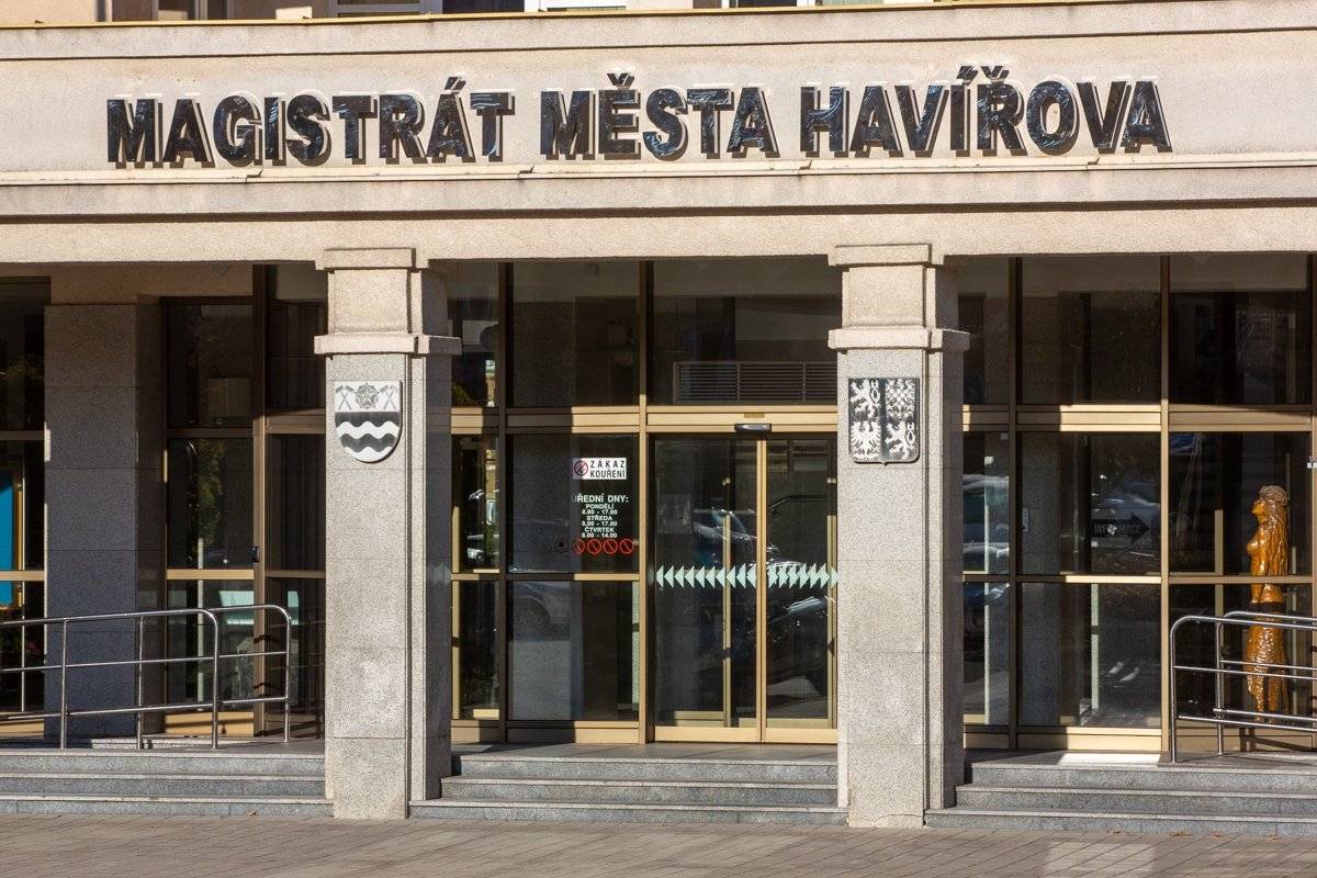 V pondělky 22. a 29. prosince 2025 platí běžná úřední doba (8:00-17:00 hodin).  Na Silvestra ve středu 31. prosince 2025 bude Magistrát města Havířova uzavřen. Proto bude pro potřeby občanů prodloužena úřední doba ve čtvrtek 18. prosince 2025 do 17 hodin. https://havirov-city.cz/aktuality/na-silvestra-bude-magistrat-uzavren-uredni-hodiny-budou-prodlouzeny-18-prosince