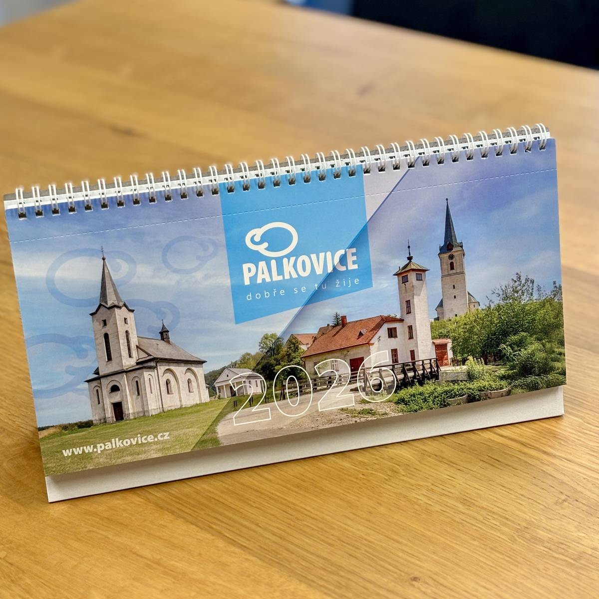 Informujeme Vás, že obecní kalendář pro rok 2026 je již vytištěn a bude v následujících 2 týdnech roznesen do schránek všem předplatitelům Palkovických listů. Kalendář je také k dispozici na pokladně obecního úřadu za cenu 100 Kč/ks. Pro letošní kalendář jsme vybrali 13 historických fotografií obcí Palkovice a Myslík, které jsme pomocí umělé inteligence barevně upravili. Můžete si tak v plné kráse prohlédnout, jak vypadaly naše obce během 20. století.