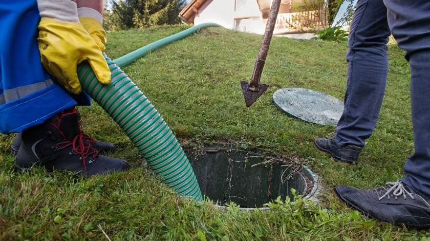 Upozorňujeme občanov, že objednávky na vývoz fekálií v mesiaci december 2025 je nutné nahlásiť na OcÚ najneskôr do 15.12.2025. V čase vianočných sviatkov chceme mať všetci pokojné a sviatočné dni, preto je potrebné myslieť na zabezpečenie tejto služby včas. Skontrolujte si svoje žumpy a nahláste objadnávky do 15.12.2025.