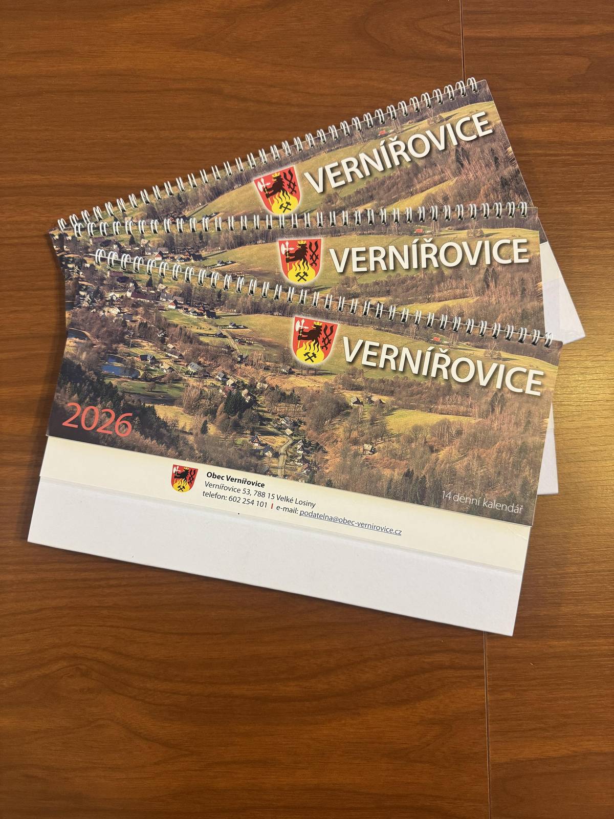 Vážení občané, připravili jsme pro Vás stolní kalendář na rok 2026, který bude k dispozici zdarma pro každou domácnost. Vyzvednout si ho můžete na Obecním úřadě Vernířovice, v kanceláři podatelny vždy v úřední dny.
