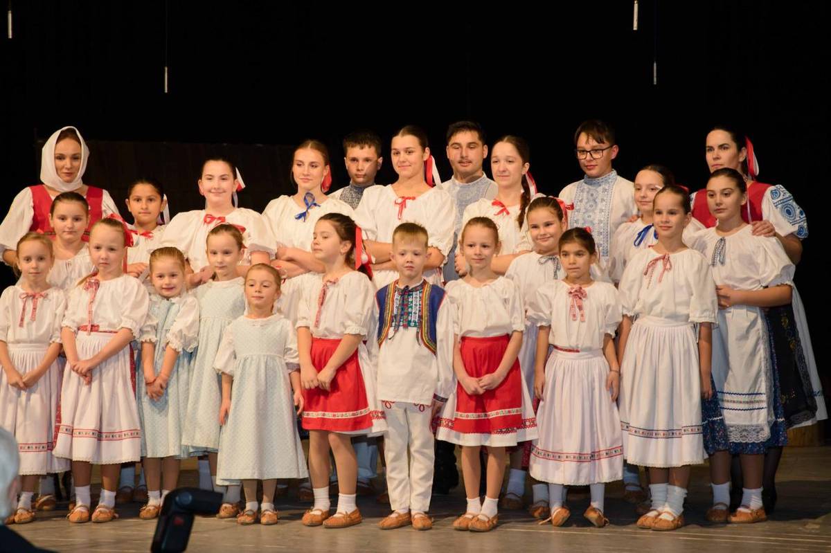 V piatok 21. novembra 2025 sa v kinosále Mestského kultúrneho strediska v Tisovci konal slávnostný galaprogram pri príležitosti 35. výročia Detského folklórneho súboru Čížiček