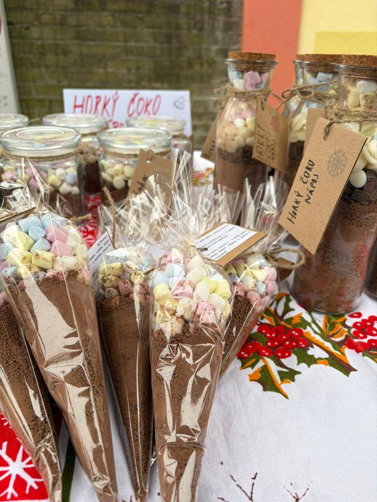 Vánoční jarmark a vystoupení dětí