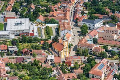 Město Šlapanice se umístilo na krásném 9. místě v anketě indexu kvality života v České republice. Už poosmé se nejvýše umístily středočeské Říčany, velká část obcí z první dvacítky je však z jihu Moravy. Tento žebříček, který porovnává data ve 206 obcích s rozšířenou působností a městě Praze, každoročně sestavuje společnost Obce v datech, s.r.o.