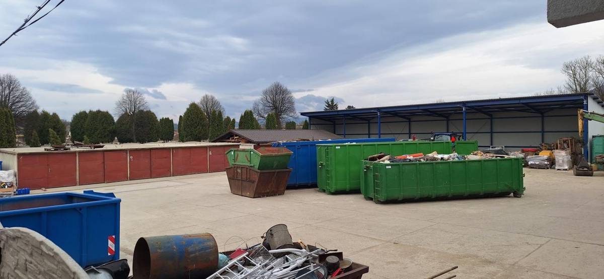 Súčasťou koncoročných zasadnutí OZ bývajú aj schválenia VZN o výške sadzby miestnych daní, či poplatku za vývoz komunálneho odpadu. Aj napriek negatívnym dopadom konsolidačných balíkov, rastu cien, či miery inflácie už tretí rok ostávajú dane i poplatok za smeti na rovnakej úrovni.