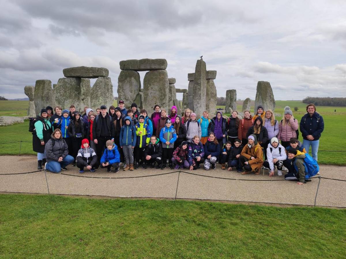 Účastníci zájezdu do Anglie posílají pozdrav:-)