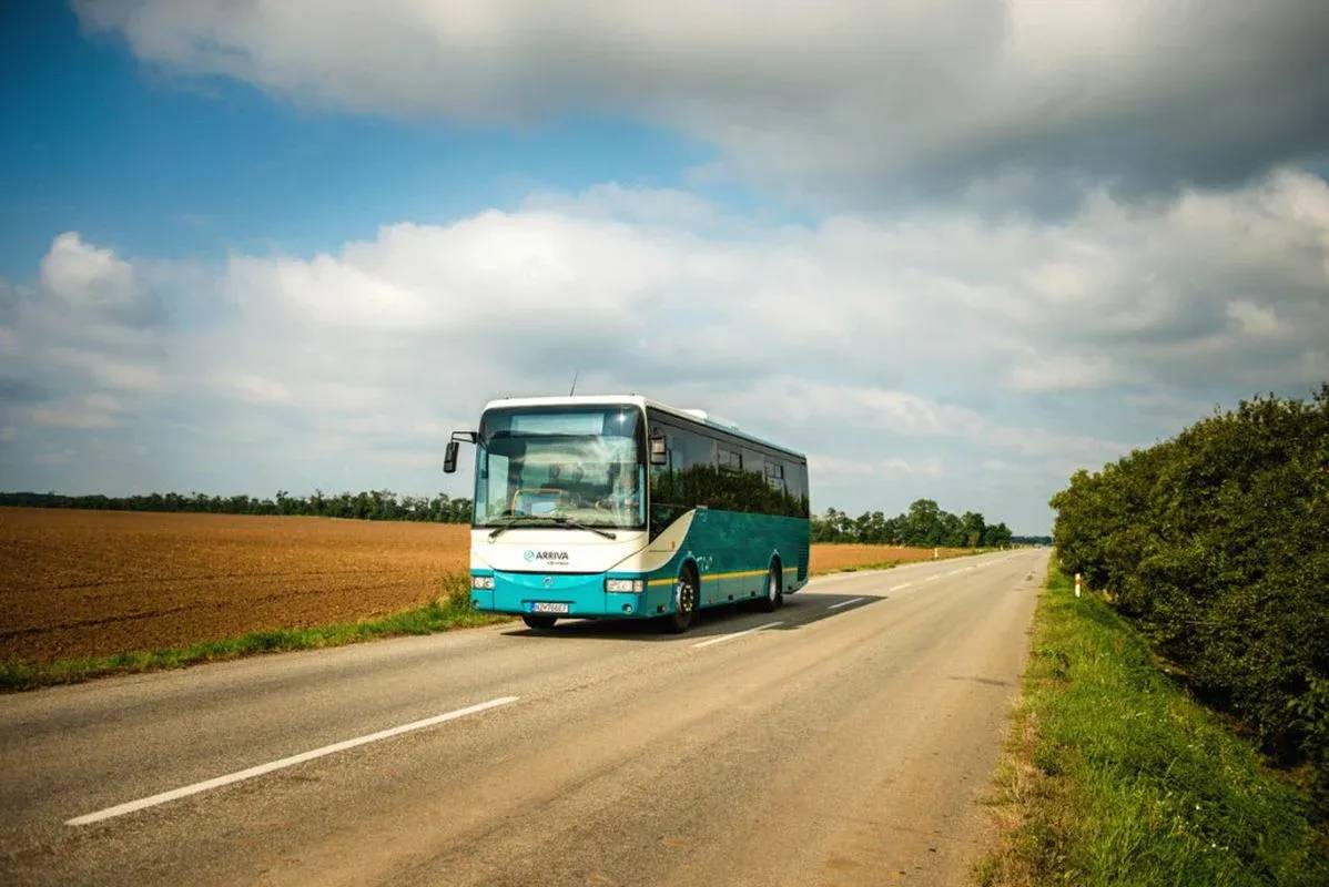 Spoločnosť ARRIVA NITRA a.s. zabezpečujúca regionálnu autobusovú dopravu aj v našej obci oznamuje, že od 14.12.2025 dôjde k zmenám v cestovných poriadkoch regionálnej autobusovej dopravy. Zmeny týkajúce sa linky Nitra - H. Obdokovce:  spoj 30 s odchodom zo zast. Horné Obdokovce, Jednota (smer Zbehy, Ťapušík) o 20.20 h., posunutý o 10 minut na 20.30 h. nový spoj 8 s odchodom zo zast. H. Obdokovce, Jednota smer Obsolovce o 13.55 h. nový spoj 1 s odchodom zo zast. Horné Obdokovce, smer Obsolovce o 14.00 h.  Zoznam všetkých ostatných zmien v regióne je zverejnený na webe dopravcu.