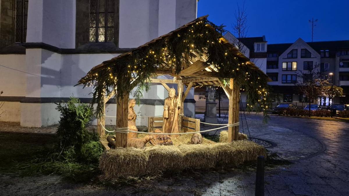 Advent je čas, kdy se naše město promění v místo plné světla, radosti a setkávání. I letos se chceme společně postarat o to, aby adventní atmosféra potěšila každého – malé i velké, obyvatele i návštěvníky.