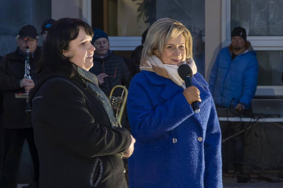 Vo Svite sme slávnostne zapálili prvú adventnú sviecu v posledný novembrový podvečer.