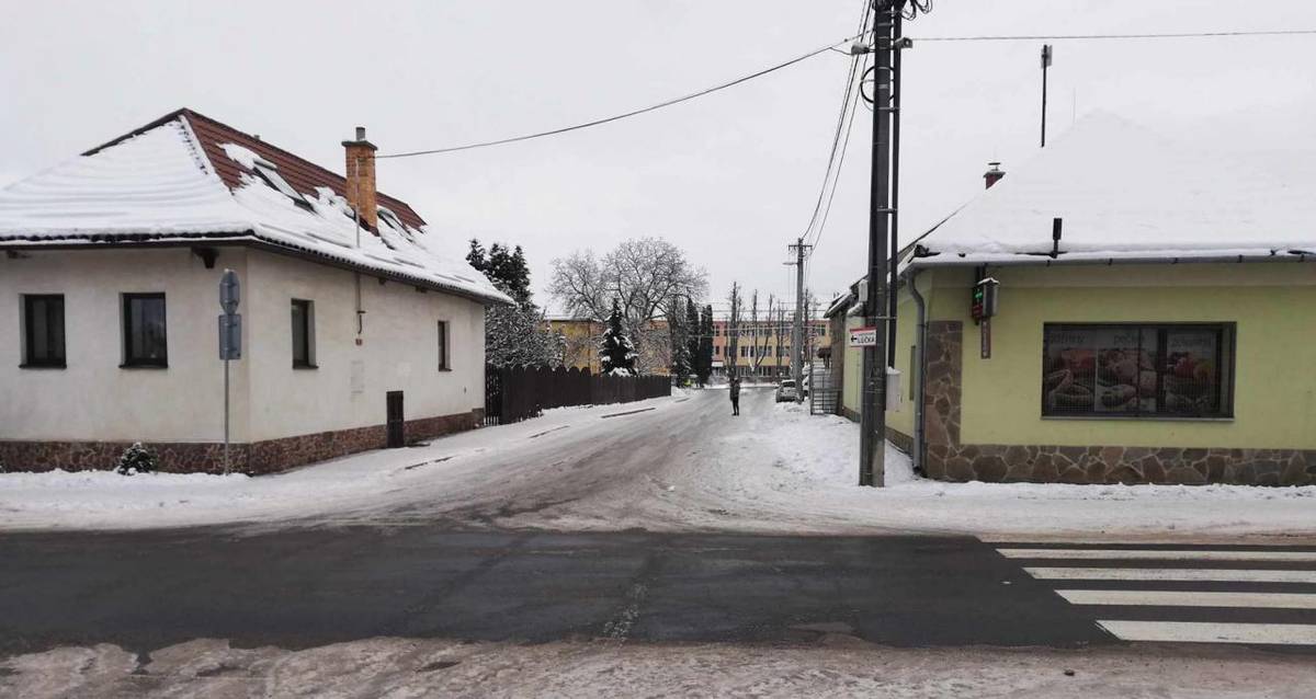 Obec Hranovnica oznamuje verejnosti, že z dôvodu konania Hranovnických vianočných trhov, bude v sobotu 6.12.2025 pre motorové vozidlá uzavreté námestie pred obecným úradom a priľahlá ulica (spájajúca cestu I/66 a námestie pred obecným úradom).