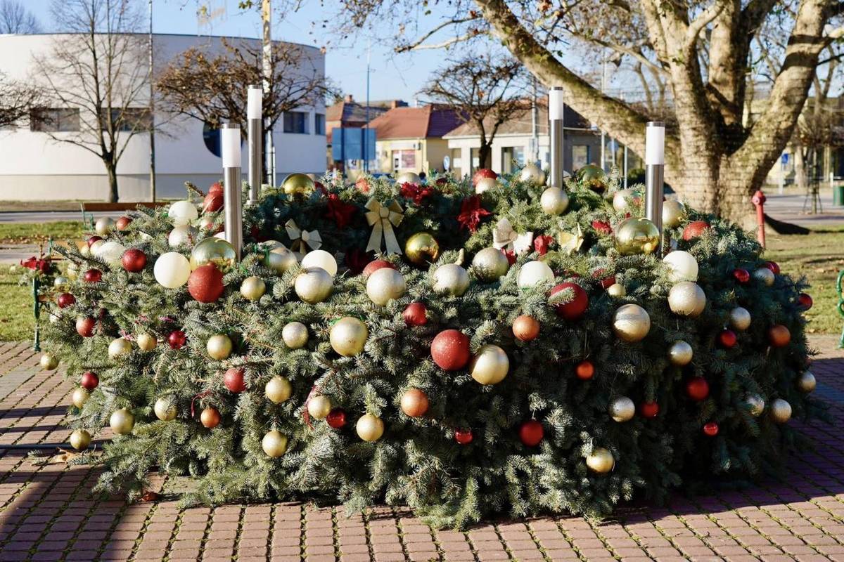 V meste sa pomaly začína vytvárať sviatočná atmosféra