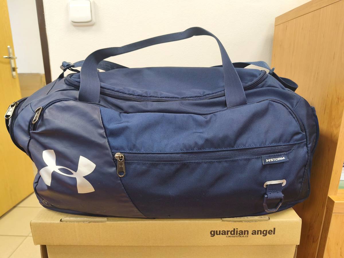 V sobotu 29. 11. 2025 byla v naší obci nalezena modrá sportovní taška se sportovním vybavením. Majitel si ji může vyzvednout v kanceláři OÚ Syrovice, tel.: 727 941 589.