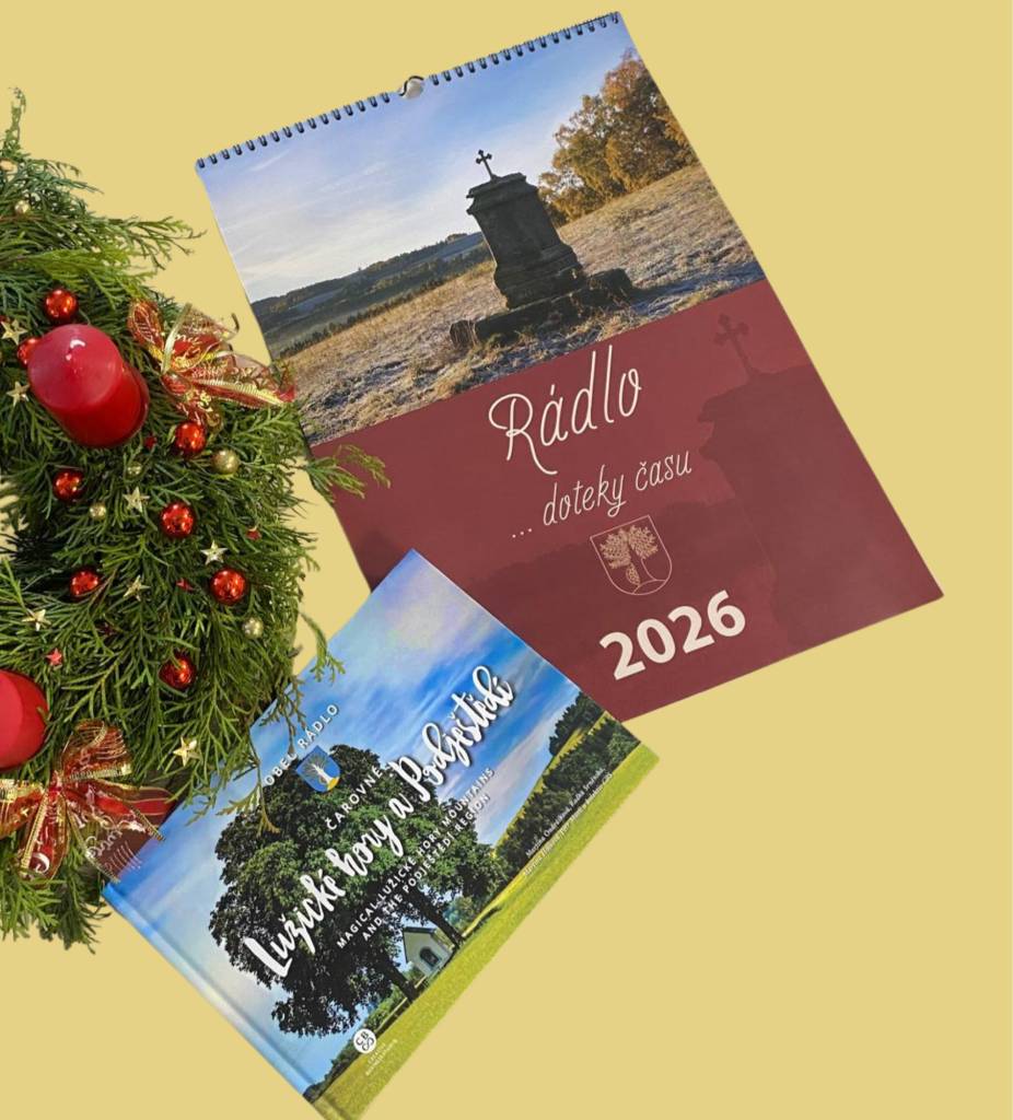Přijďte si k nám pořídit vánoční dárečky, které jistě udělají radost. K prodeji je fotokniha nejen o Rádle "Lužické hory a Podještědí" a rádelský kalendář na rok 2026