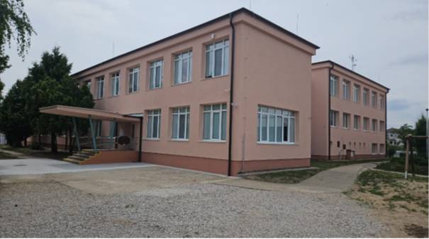 Názov projektu: „Zvyšovanie energetickej účinnosti objektu základnej školy v obci Veľký Biel“  COV: 370.527,08 €  Výška NFP: 370.527,08 €  Trvanie projektu: 04/2025-9/2025   Cieľ projektu: Hlavným cieľom projektu bolo znížiť spotrebu energie pri prevádzke ZŠ