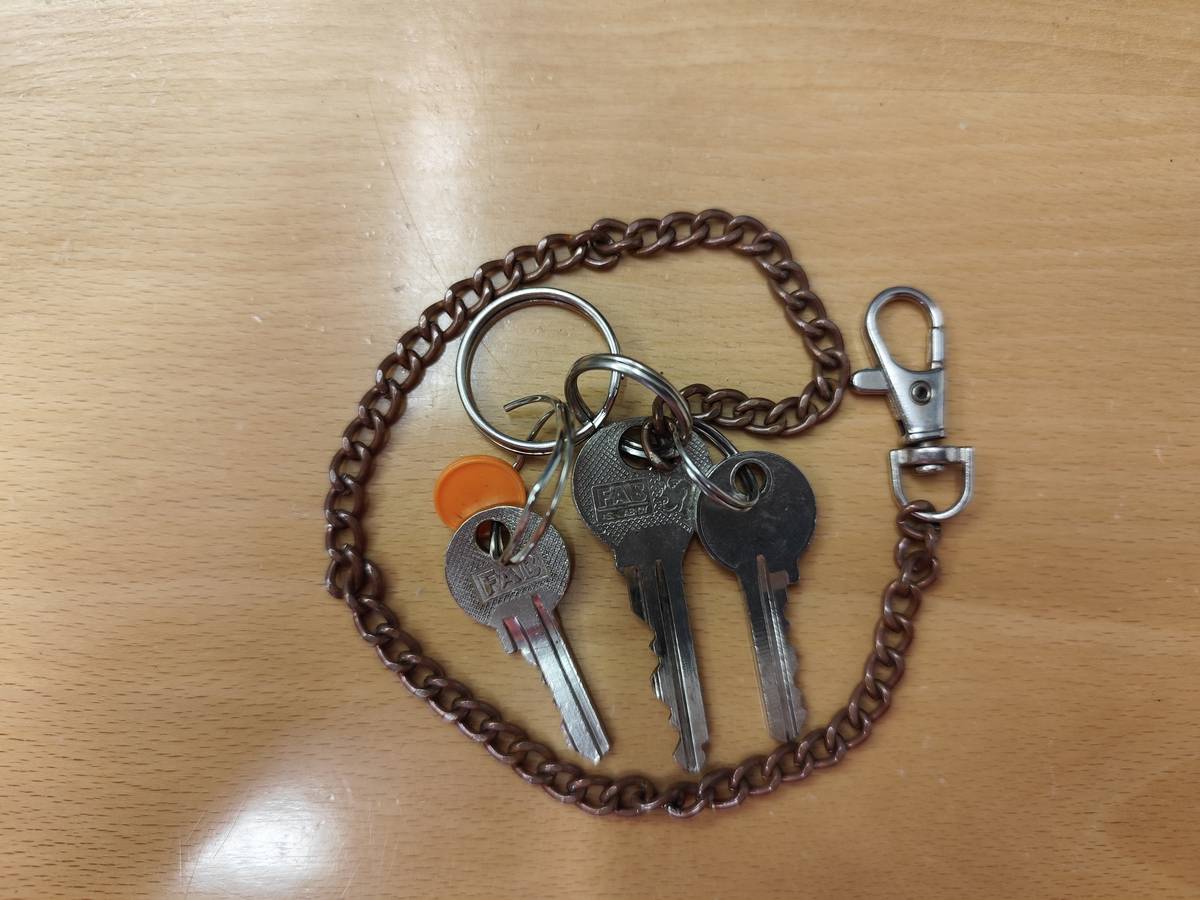 Vážení spoluobčané,  v obci byly nalezeny klíče, k vyzvednutí jsou na obecním úřadu.