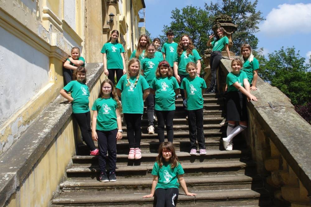 Přijďte se vánočně naladit a poslechnout si děti z pěveckých sborů Cvrčci a Poupata. Vedoucí sboru: Ilona Bendová a M. Nováková, Klavírní doprovod: Alena Kolaříková.