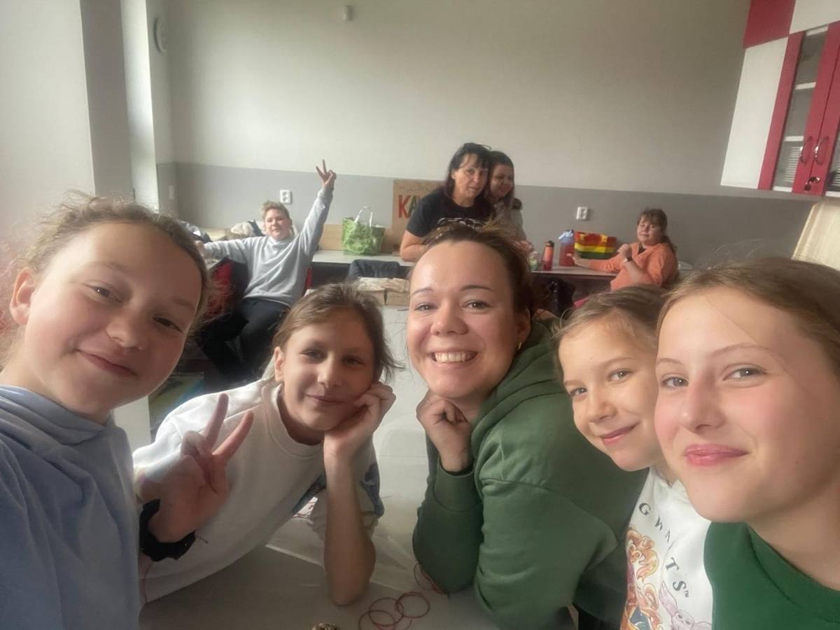 Naše vánoční přípravy se rozběhly na plné obrátky! V sobotu dorazila téměř polovina třídy, aby strávila dopoledne při společném tvoření a pečení.