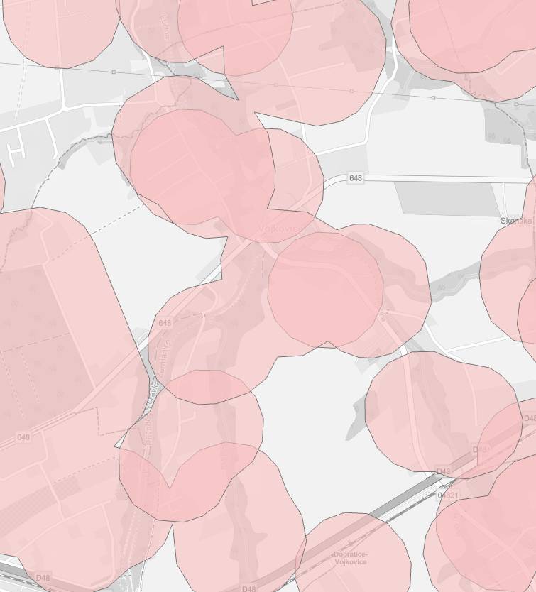 S účinností od 1.12.2025 je zakázáno používat jakoukoliv pyrotechniku, s výjimkou pyrotechniky kategorie F1 (např. prskavky nebo bouchací kuličky), mimo jiné i ve vzdálenosti do 250 m od chovů zvířat (tzv. ochranné pásmo, které platí např. i pro domovy seniorů, nemocnice, útulky pro zvířata nebo zoo). Tato úprava přichází s novelou zákona o pyrotechnice, kterou parlament přijal v tomto roce. Pro lepší orientaci připravilo Ministerstvo zemědělství mapovou aplikaci (https://agrigis.gov.cz/portal/apps/instant/basic/index.html?appid=ded81b51ac6e4ea1b071ef28122f547b), kde jsou vloženy všechny registrované chovy hospodářských zvířat (včetně např. včelstev a dalších) a jejich ochranná pásma do vzdálenosti 250 m. V těchto červeně označených pásmech je zakázáno používat jakékoliv pyrotechnické výrobky s výjimkou kategorie F1, a to po celý rok, tedy včetně oslav Nového roku. Porušením zákona se fyzická osoba dopustí přestupku, za který lze uložit pokutu až do výše 100 000 Kč. V naší obci se vymezená ochranná pásma týkají větší části obce jak vyplývá z přiložené mapy. Důvodem jsou registrované chovy zvířat v těchto místech  Další mapa pro orientaci chovů zvířat: Mapa omezení pyrotechniky v ČR | Kde je zakázáno používat ohňostroje?