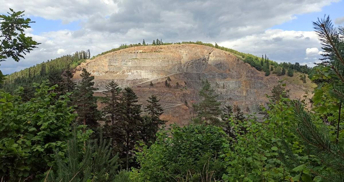 Spoločnosť MATRIX SLOVAKIA SERVIS s.r.o. oznamuje občanom, že v utorok 2.12.2025, v čase od 10.00 do 16.30 hod., sa budú vykonávať trhacie práce v lome Dubina - EUROVIA SK.