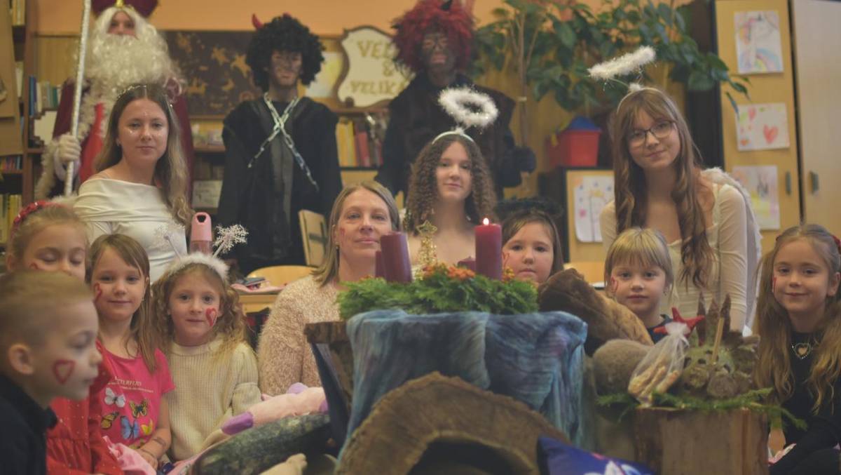 Jak nám deváťáci připravili báječné mikulášské obcházení