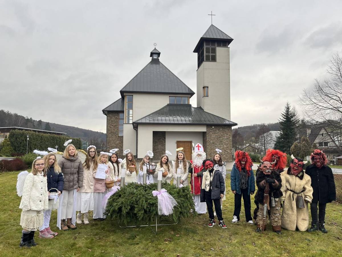 Po roce k nám opět zavítal Mikuláš se svou družinou.