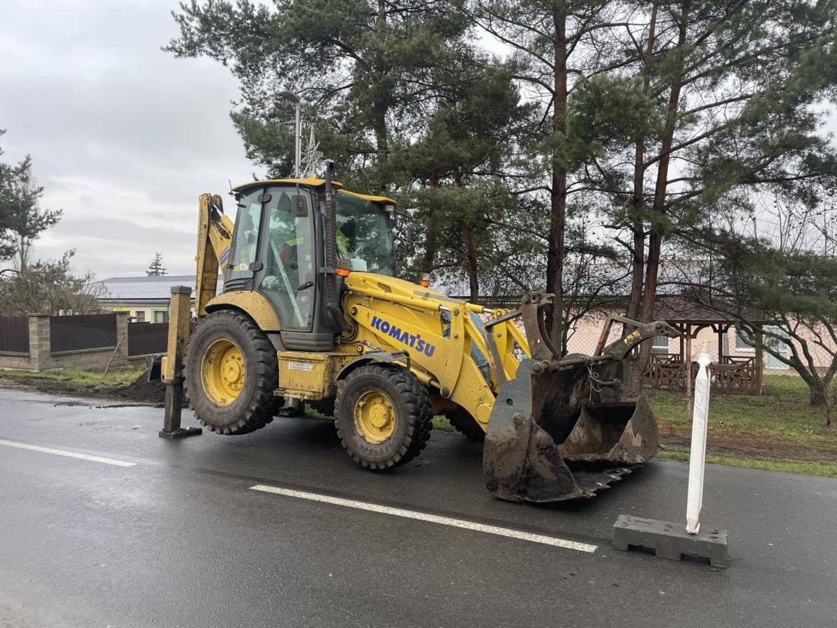 Vážení občané s velkou radostí Vás informujeme, že začala 1. etapa výstavby nového chodníku podél mateřské školy a domu čp. 42.  Zároveň bychom Vás chtěli všechny poprosit o zvýšenou pozornost a opatrnost při pohybu v této části obce. Děkujeme za pochopení.