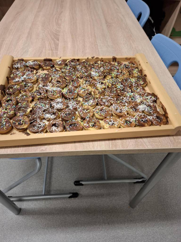 Pečení třech druhů cukroví na našem kroužku.