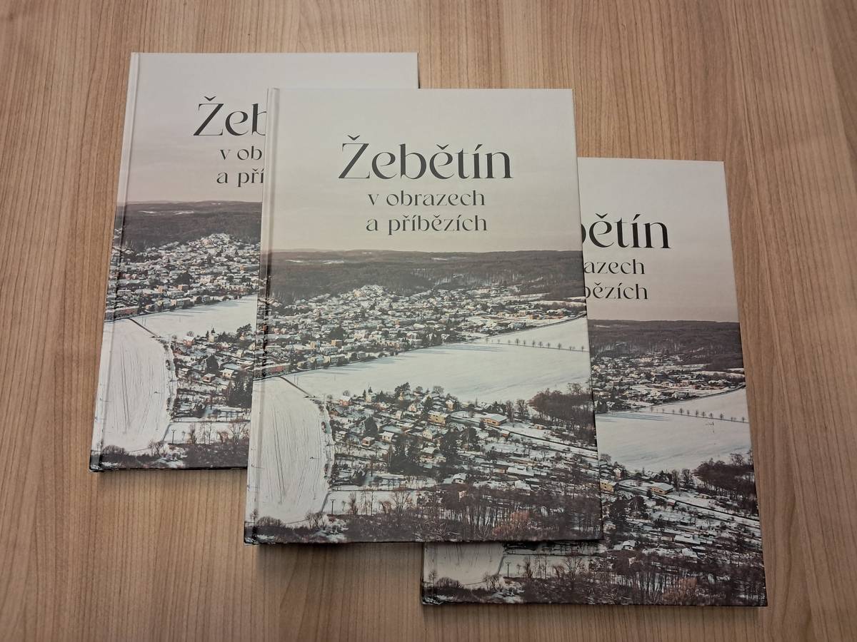 S radostí vám představujeme novou knihu Žebětín v obrazech a příbězích, první ucelenou publikaci věnovanou historii naší městské části. Vydání knihy vychází symbolicky v roce, kdy si připomínáme 790 let od první písemné zmínky o Žebětínu. Kniha bude poprvé v prodeji na Vánoční přehlídce vín tuto sobotu, kde si ji budete moci zakoupit za 200 Kč (platba je možná pouze v hotovosti). Od následujícího týdne bude publikace k zakoupení také na podatelně Úřadu městské části Brno-Žebětín.