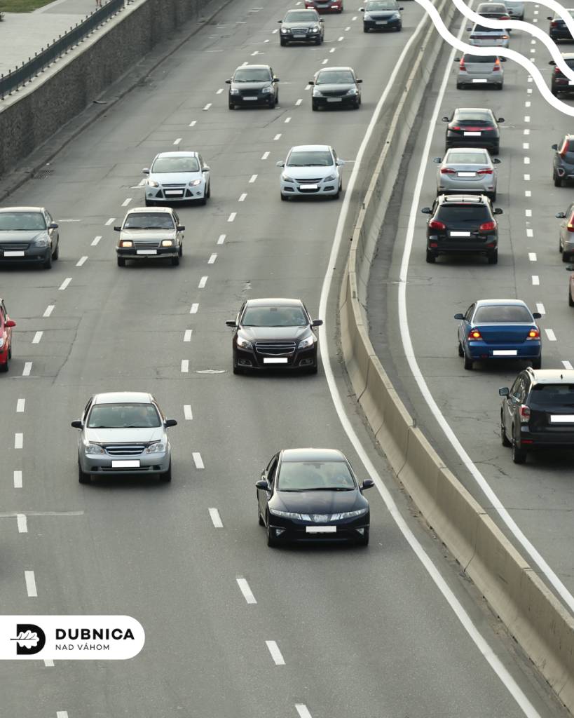 Na moste sa od pondelka 8. 12. 2025 budú montovať bezpečnostné zábrany. V určitých etapách montáže, bude premávka obmedzená do jedného jazdného pruhu a vedená kyvadlovo v oboch smeroch.