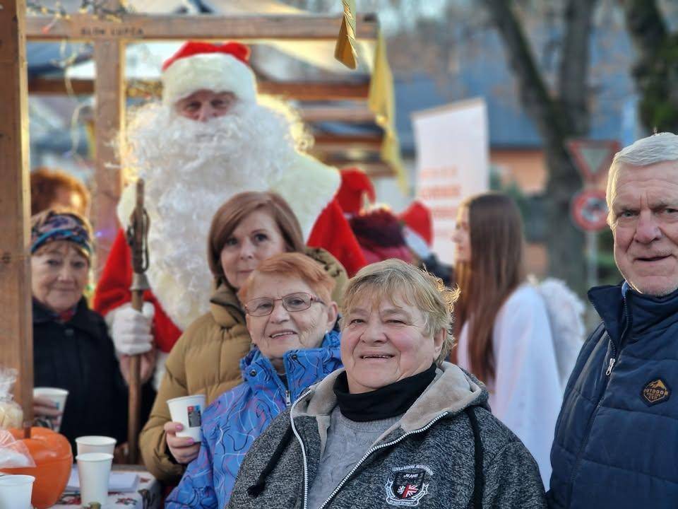 VIANOČNÉ TRHY OBCE NAVŠTÍVIL MIKULÁŠhr ukázať príspevok na a href="https://www.facebook.com/576136354517748/posts/1426642046133837"b style="color: blue;"Facebook Obec Slovenská Ľupča/b/a img src="https://data.slovenskalupca.sk/_pocitadlo_titulka.php?id=ae7508029684581eec90a344056673a8"