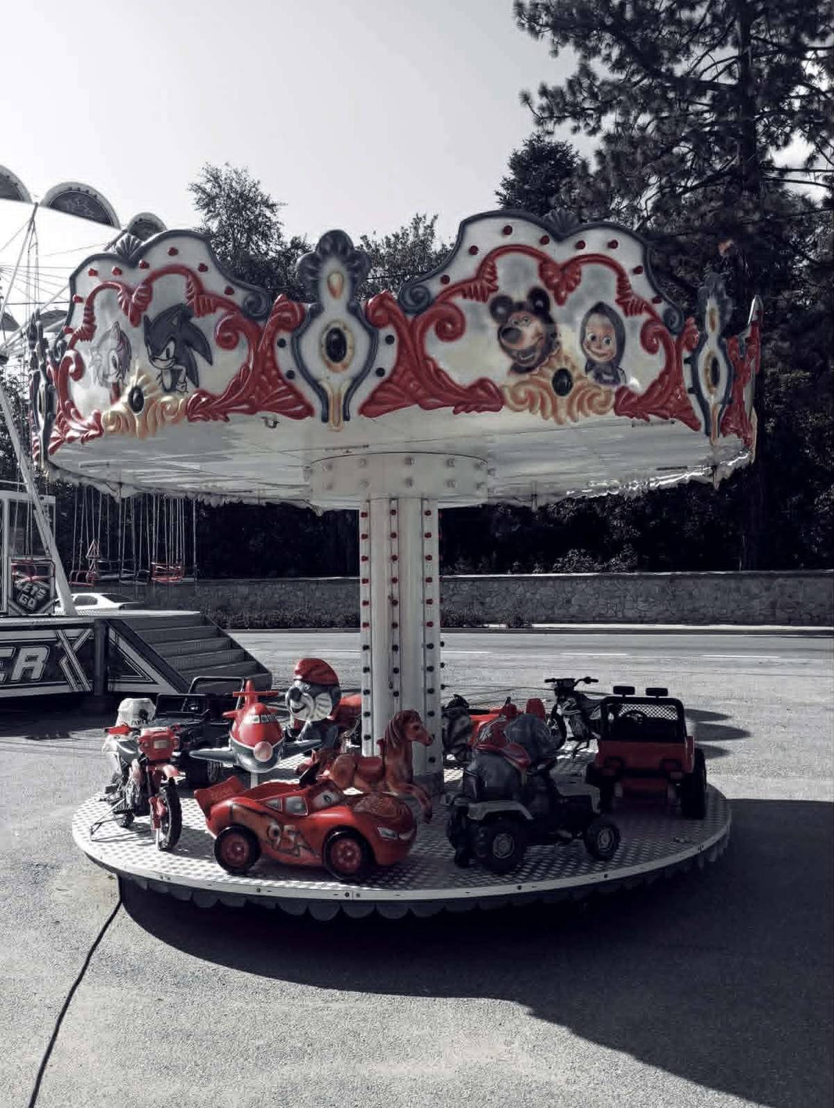 Oslavte s námi druhou adventní neděli ...   Město Zbýšov a Vlastivědný spolek Zbýšov zvou občany již tuto neděli od 13:00 do 18:00 hodin na oslavu druhého adventního týdne do parku Poustka.   Pro nejmenší bude připraven dětský kolotoč za symbolických 10 Kč. Pro čekající rodiče máme hasičský vánoční čaj se svařákem a pro zahřátí dětských pupíků jsme nachystali ty nejlepší párky v rohlíku, cukrovou vatu a popcorn.   Přijďte s námi oslavit příchod Vánoc a společně s přáteli a sousedy si popřát krásné svátky.