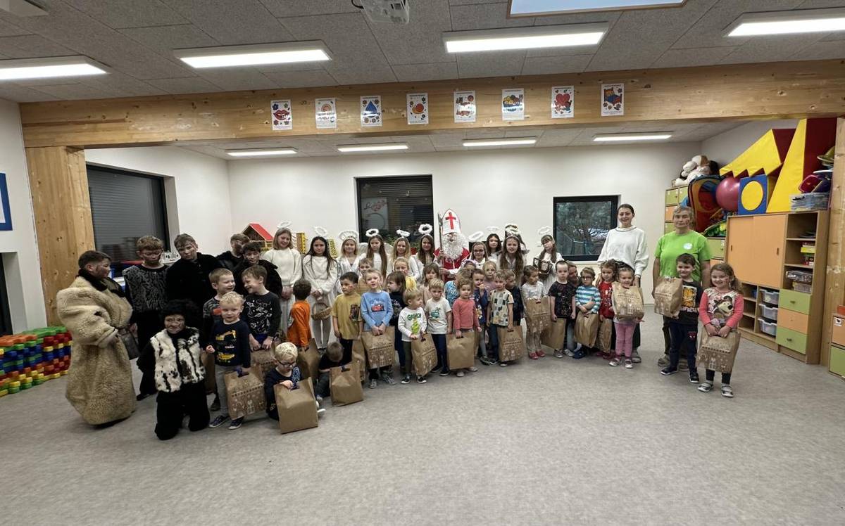 V pátek 5. prosince 2025 proběhlo sportovní Mikulášské dopoledne. Školáci nám připravili různé stanoviště v tělocvičně. Poté k nám do mateřské školy zavítal Mikuláš se svojí družinou.