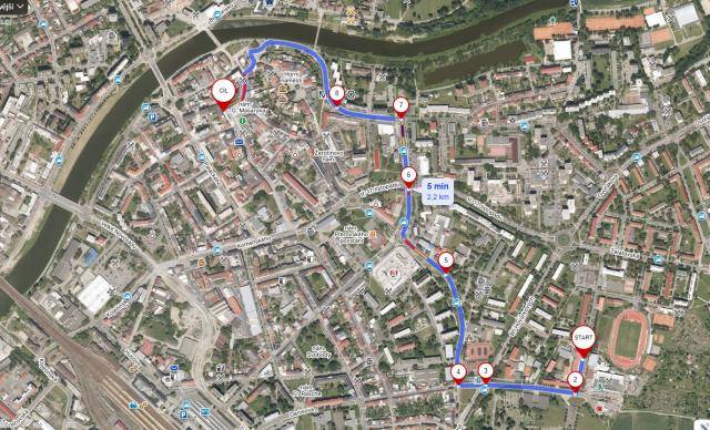 Tradiční Mikulášský průvod se vrací do ulic Přerova a slibuje jedinečnou adventní atmosféru. Více než šedesát účinkujících – Mikuláš, andělé i čerti – projde městem a nabídne návštěvníkům nezapomenutelný zážitek. Průvod vyjde v pátek 5. prosince v 17 hodin od zimního stadionu a zamíří přes ulice U Hřbitova, Ztracená, Šířava, Čechova, Bayerova, Pod Valy a Na Marku. Na náměstí T. G. Masaryka dorazí přibližně v 18.30.Od 18 hodin se na náměstí představí taneční skupina Duckbeat a o hodinu později odstartuje atraktivní Krampus show, která slibuje napínavou podívanou.                    „Prosíme návštěvníky, aby sledovali průvod z chodníků podél trasy a dbali pokynů pořadatelů. Bezpečnost je prioritou – po loňské zkušenosti, kdy diváci vstupovali do průvodu, jsme přijali opatření, která tomu zabrání. Důvodem je přítomnost pyrotechniky, ohňů a koní, proto budou pořadatelé tato pravidla striktně vyžadovat,“     upozornil náměstek primátora Miloslav Dohnal.Dopravní omezení budou minimální a pouze v řádu minut.