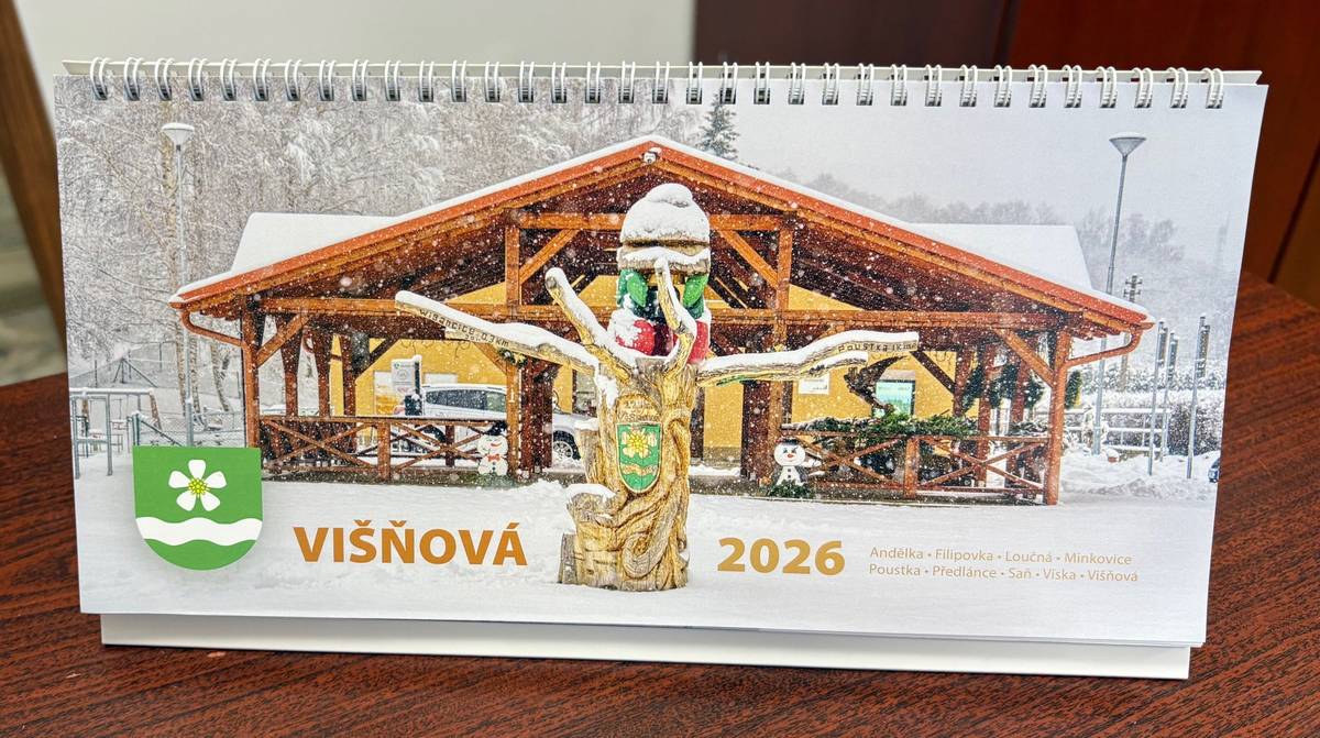 Omlouváme se za zpoždění s distribucí, dodavatel má technické problémy, které už snad přes víkend budou vyřešeny.  Od středy 10.12.2025 už budou kalendáře konečně k prodeji na Obecním úřadu ve Višňové.