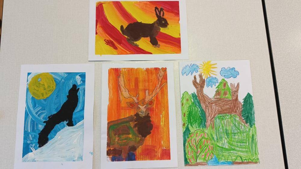 V letošním školním roce se naše MŠ Diváky zapojí do výtvarných soutěží. Pokochejte se s námi vybranými obrázky našich dětí z MŠ, které nás budou reprezentovat.