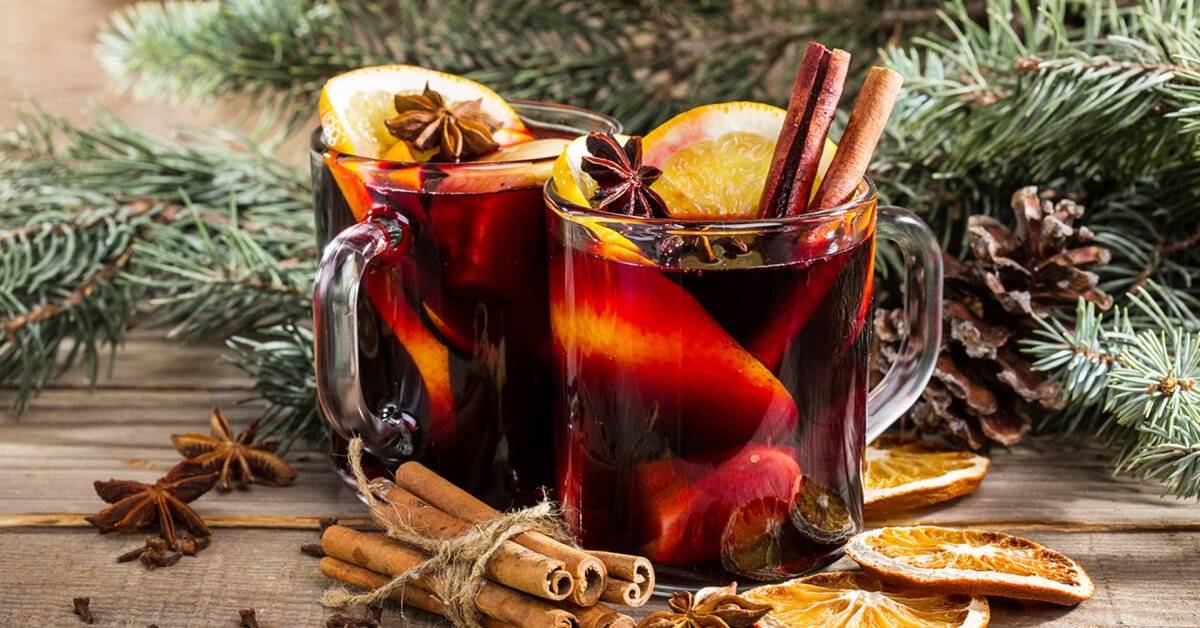 📅 Již zítra v pátek 5. 12. od 18:00 📍 Hřiště Karlík Přijďte si užít krásný vánoční večer! Čeká nás svařák, mikulášská nadílka pro děti, vánoční písně a nový karlický krámek. ✨ Těšíme se na vás! ❤️