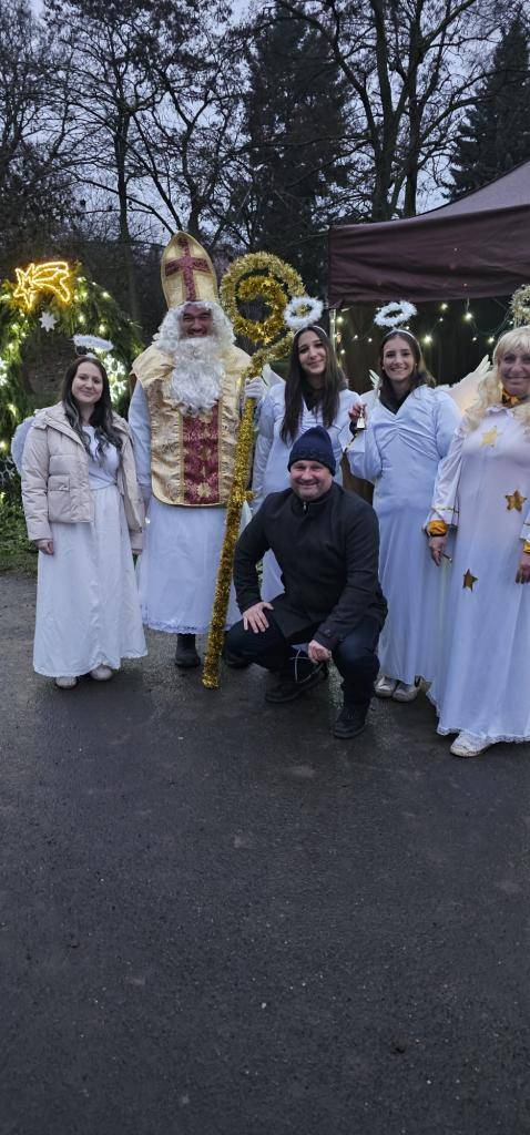 Dne 30. 11. 2025 proběhlo v Havrani slavnostní rozsvícení vánočního stromečku. Program byl skutečně bohatý a atmosféra celého odpoledne více než příjemná. Krampusáci svou roli zvládli na výbornou a postarali se o pořádné oživení.