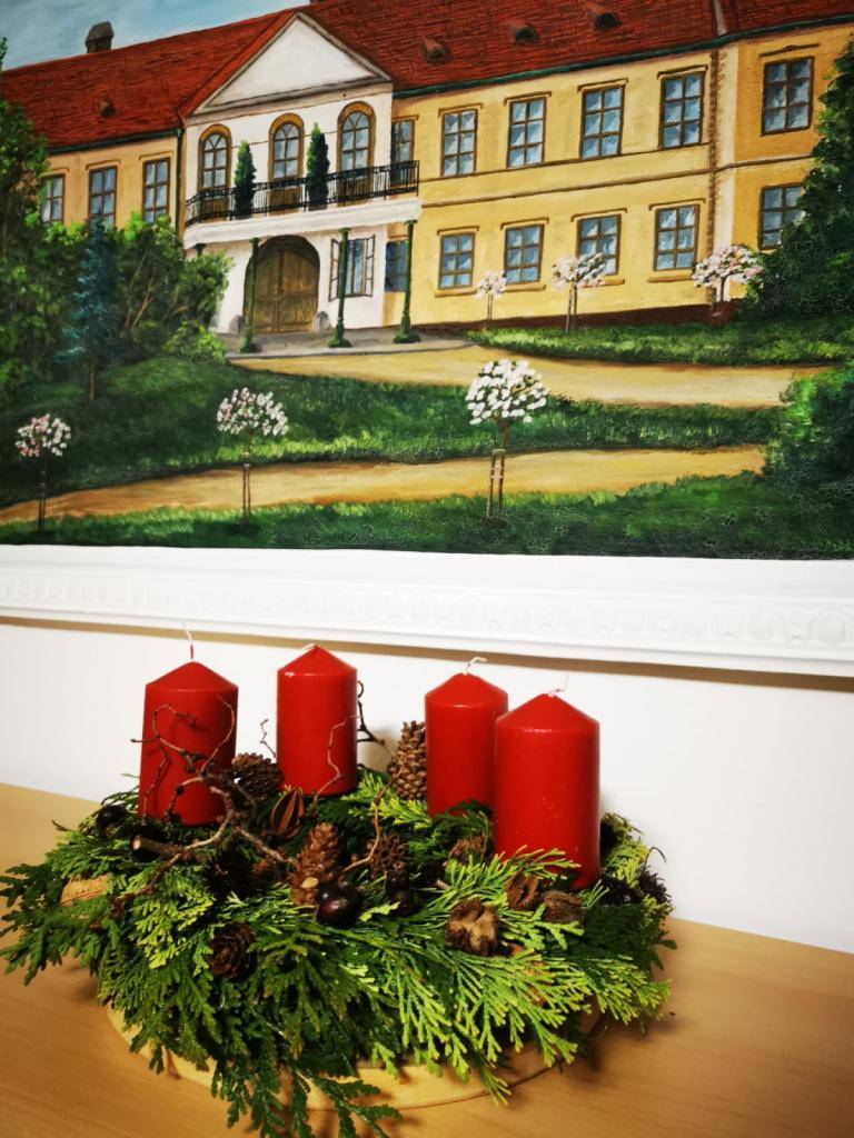 Vážení občania, oznamujeme Vám, že obecný úrad, zberný dvor a stavebný úrad budú počas vianočných sviatkov v dňoch od 22.12.2025 do 05.01.2026 ZATVORENÉ.  Ďakujeme a prajeme pokojné prípravy na adventné obdobie.