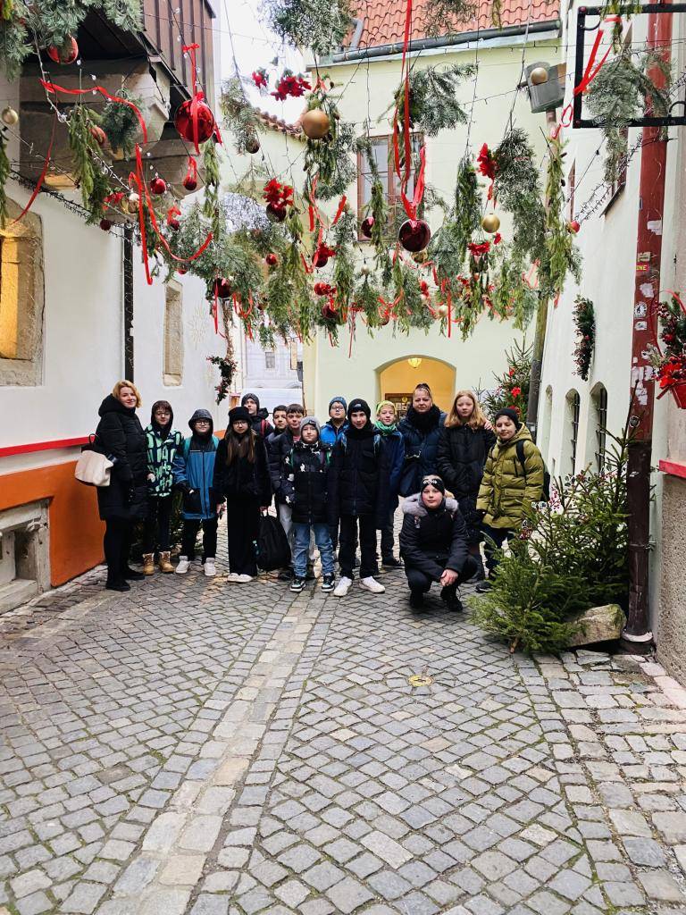Výlet 6. třídy do Českého Krumlova na advent a do divadla.