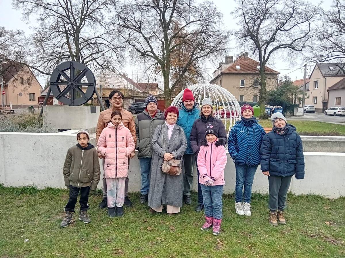 Dne 3. 12. jsme se vydali se třídou na přírodovědnou procházku. Naším úkolem bylo, všímat si změn, kterými prochází příroda z podzimního období do zimy.