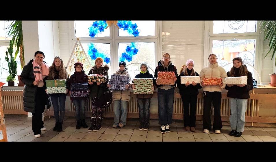 Už začátkem listopadu vyhlásil Školní parlament na ZŠ Boskovice, Slovákova možnost zapojit se do charitativní sbírkové akce pro potřebné s tradičním názvem Krabice od bot. Opět se snesla velká vlna solidarity a do akce se zapojila většina tříd naší školy.