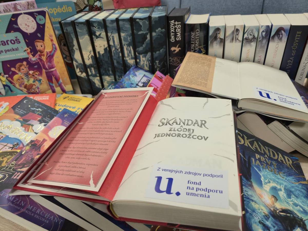 Týmto krásnym citátom by som chcela uviesť informáciu o ďalšom úspešnom projekte, ktorý sa nám podarilo zrealizovať v roku 2025. Vďaka podpore Fondu na podporu umenia, z ktorého sme získali 1 000 eur, sa naše knižničné police rozšírili o 75 nových kníh pre všetky vekové kategórie.