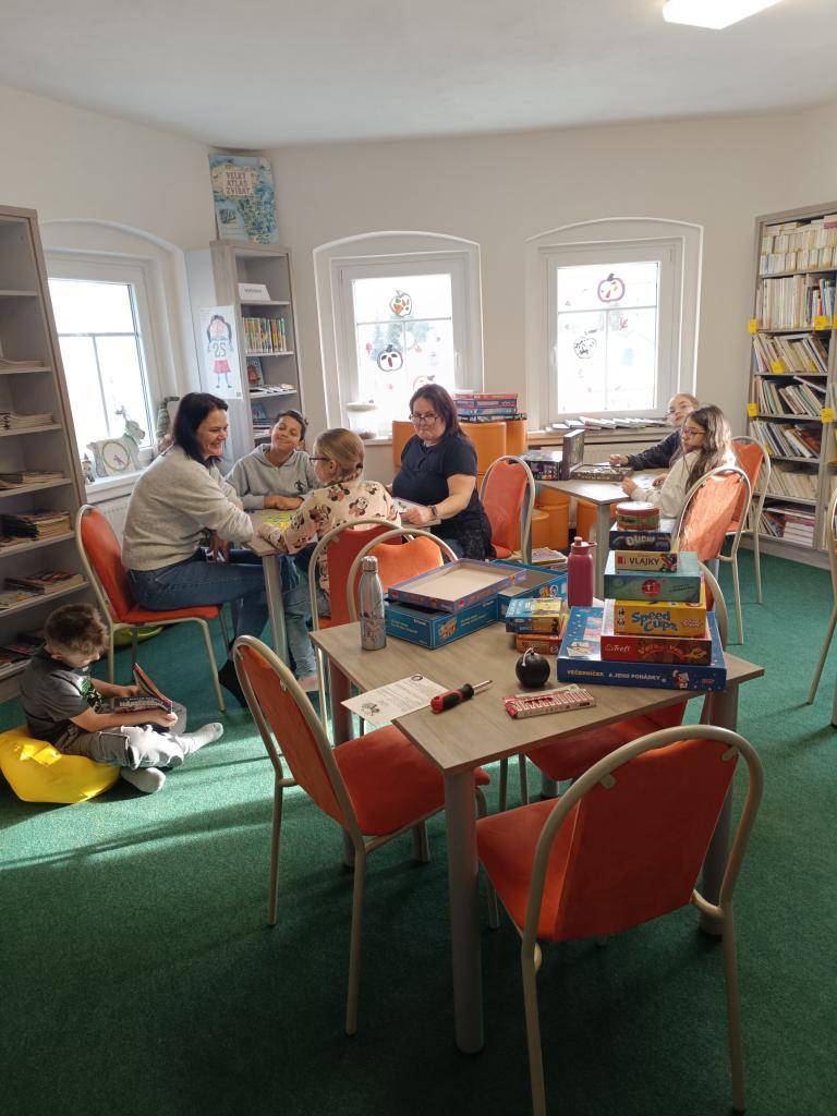 Dne 21. listopadu 2025 se v naší knihovně konaly oblíbené Deskohrátky.