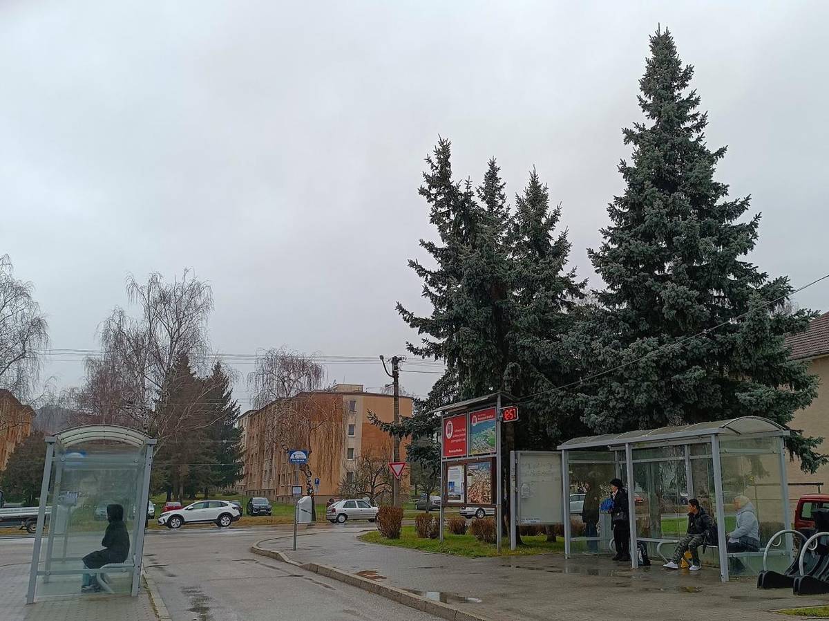 Autobusová linka 303 410 Myjava – Bratislava a späť bude rozhodnutím Trenčianskeho samosprávneho kraja od 14. decembra 2025 zrušená. Alternatívne možnosti cestovania do Bratislavy a späť po 14. decembri 2025 budú nasledovné: