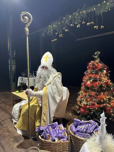 V piatok 05.12.2025 sme v obci Župkov slávnostne privítali Mikuláša s anjelom a čertmi. Napriek nepriaznivému počasiu sme akciu presunuli do spoločenskej sály, kde deti predviedli krásny kultúrny program.