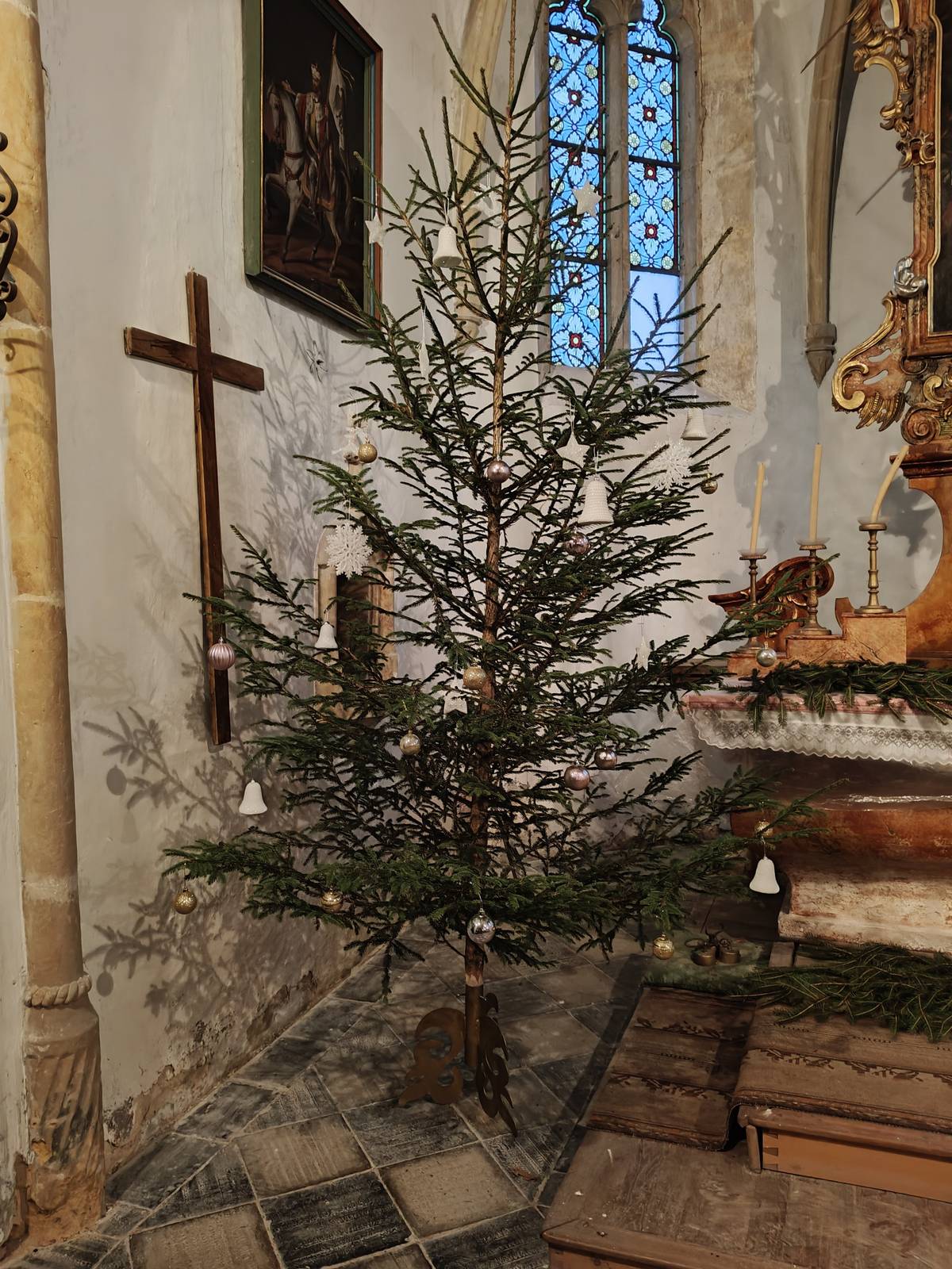 OÚ nabízí zdarma 2,5 m vánoční smrk, který byl součástí vyzdoby kostela pri adventním koncertu. V případě zájmu kontaktujte OÚ nebo volejte starostu/mistostarostu.