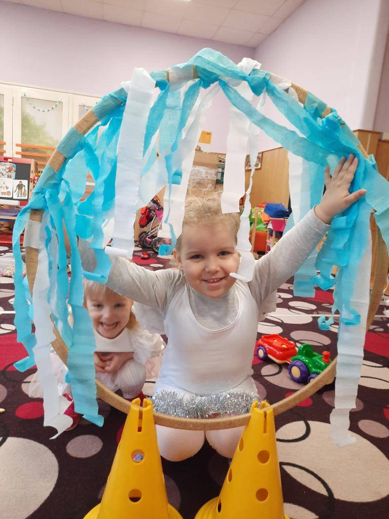 Ve čtvrtek 4. prosince jsme měli ve školce andělský den. Do třídy ráno přišli krásně nastrojení andílci.