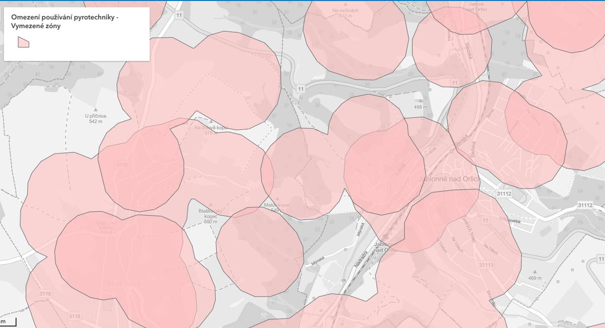 Od 1. prosince 2025 na celém území České republiky platí novela zákona o pyrotechnice, která přináší zpřísnění pravidel pro používání a prodej zábavní pyrotechniky. Cílem změn je zvýšit bezpečnost, ochránit zdraví obyvatel a omezit negativní dopady na životní prostředí i zvířata.  Nová pravidla se týkají většiny území našeho města viz přiložený obrázek (růžová pole = zákaz pyrotechniky s výjimkou kategorie F1). Podrobné informace včetně odkazu na mapovou aplikaci uvádíme na webu města: https://1url.cz/MJ9uD