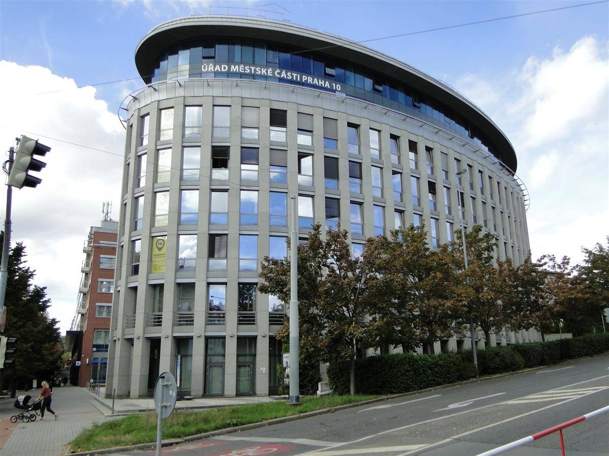 Městská část Praha 10 pokračuje v přípravě realizace mobilního ledového kluziště na území Vršovic. Po ukončení prací na původně plánovaném místě v lokalitě Čecháč byla jako náhradní varianta vybrána ...